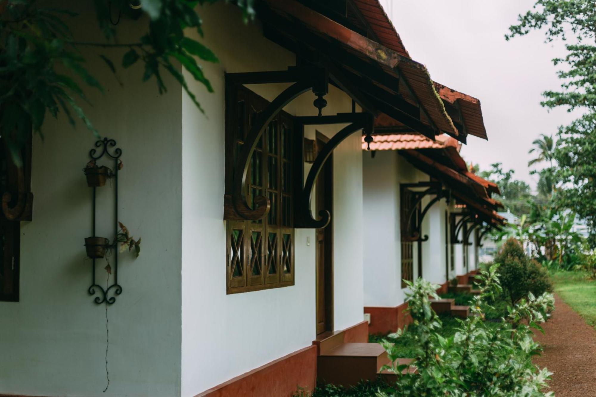Palmgrove Lake Resort Alappuzha 外观 照片
