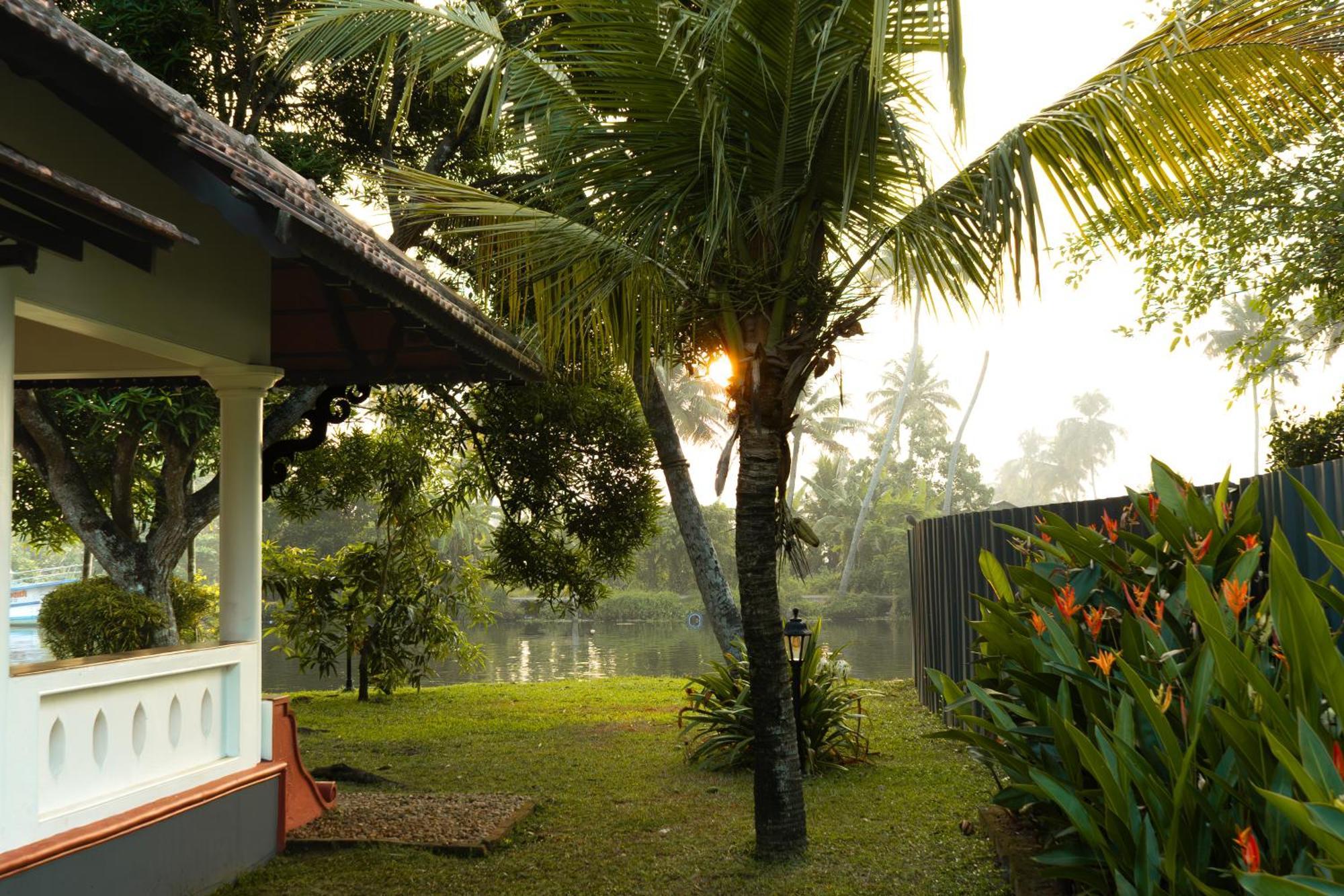 Palmgrove Lake Resort Alappuzha 外观 照片
