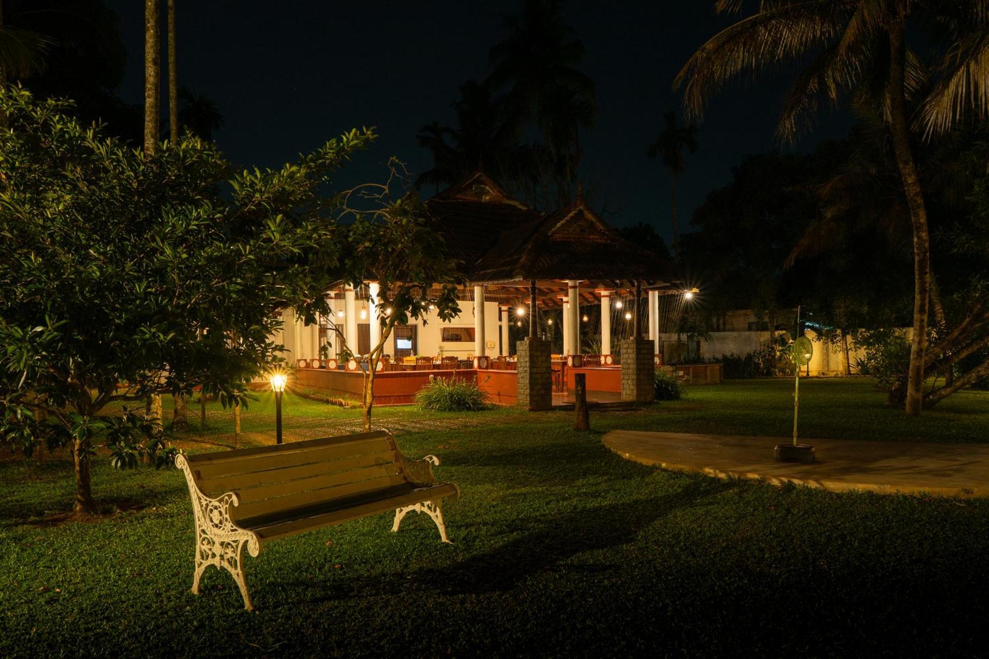 Palmgrove Lake Resort Alappuzha 外观 照片