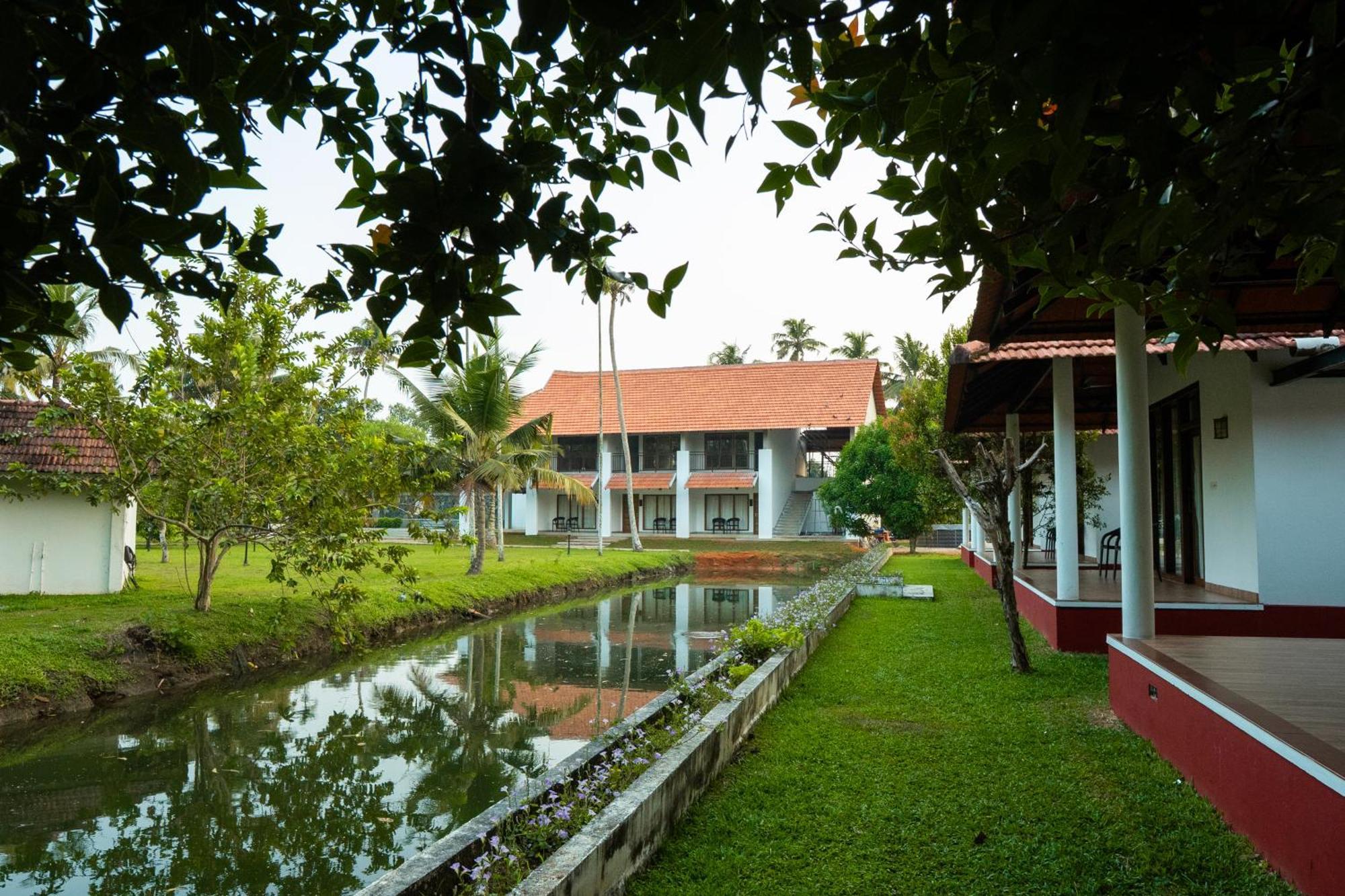 Palmgrove Lake Resort Alappuzha 外观 照片