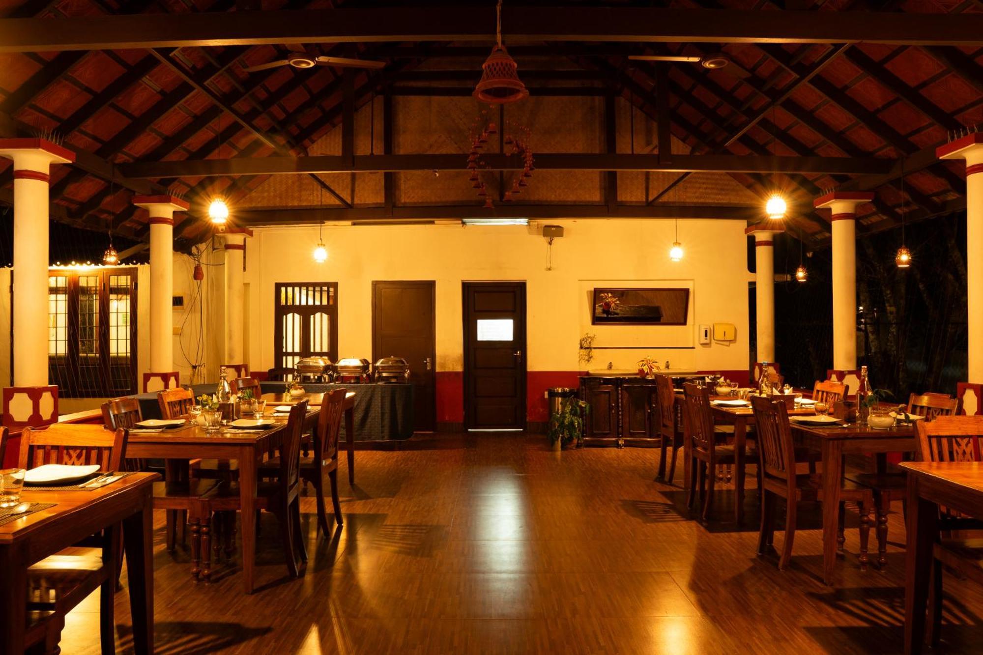 Palmgrove Lake Resort Alappuzha 外观 照片