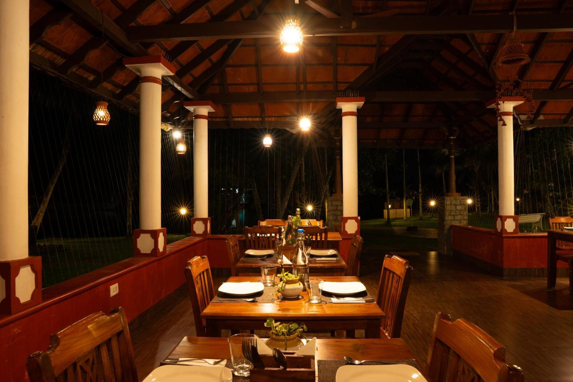 Palmgrove Lake Resort Alappuzha 外观 照片
