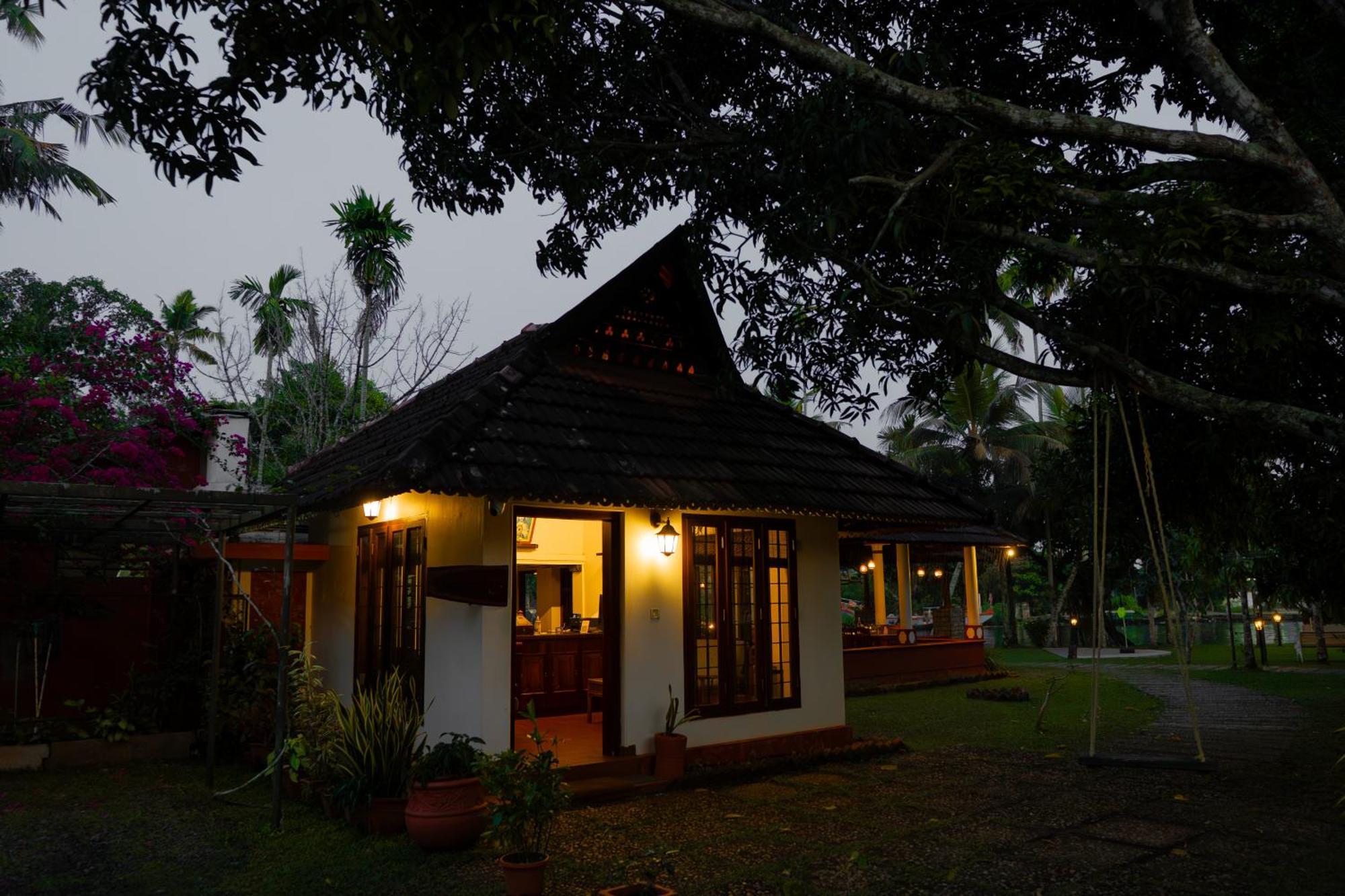 Palmgrove Lake Resort Alappuzha 外观 照片