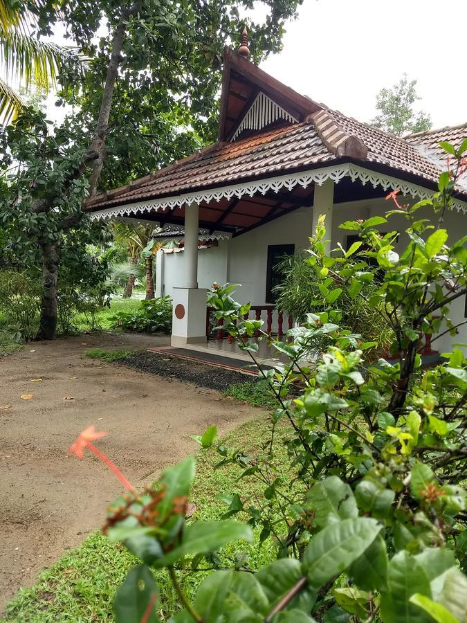 Palmgrove Lake Resort Alappuzha 外观 照片